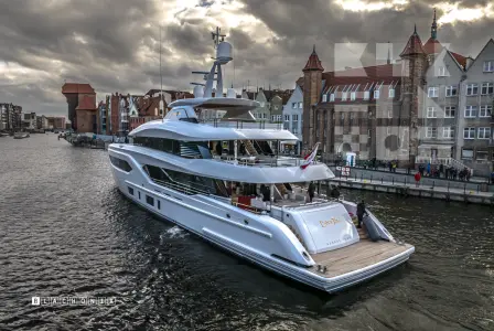 EXTRA TIME - Yacht — kadr 12 z 36